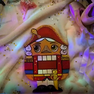 Видеооткрытки к Новому году создали актеры театральной мастерской Даунсайд Ап